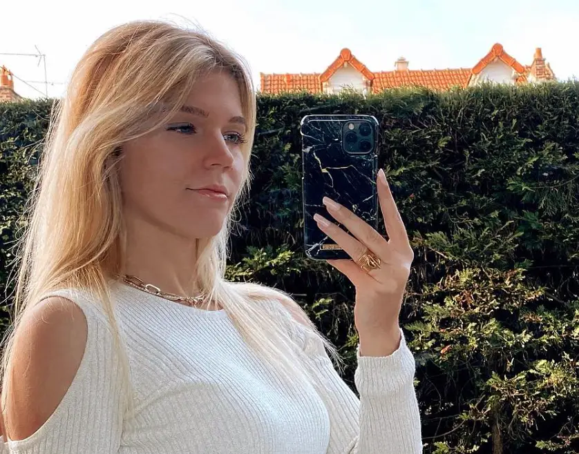 Laurie's polls helped her find success on OnlyFans. (Instagram/@lauriefvr)