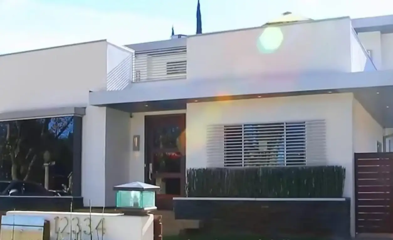 The house looks very different now. (Reddit)