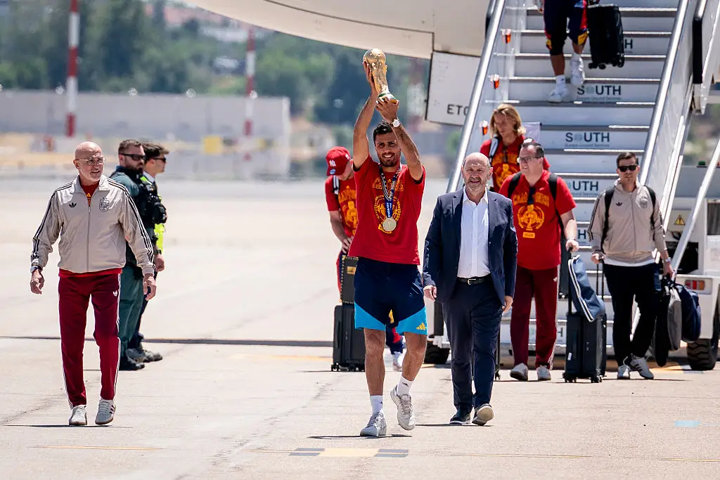 Rodri holding the World Cup trophy as the team arrive back in Madrid ( A. Perez Meca/Europa Press via Getty Images)