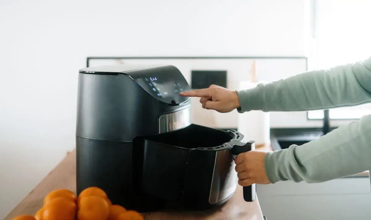 People need to be careful of over-stuffing their air fryer basket (Getty stock image)