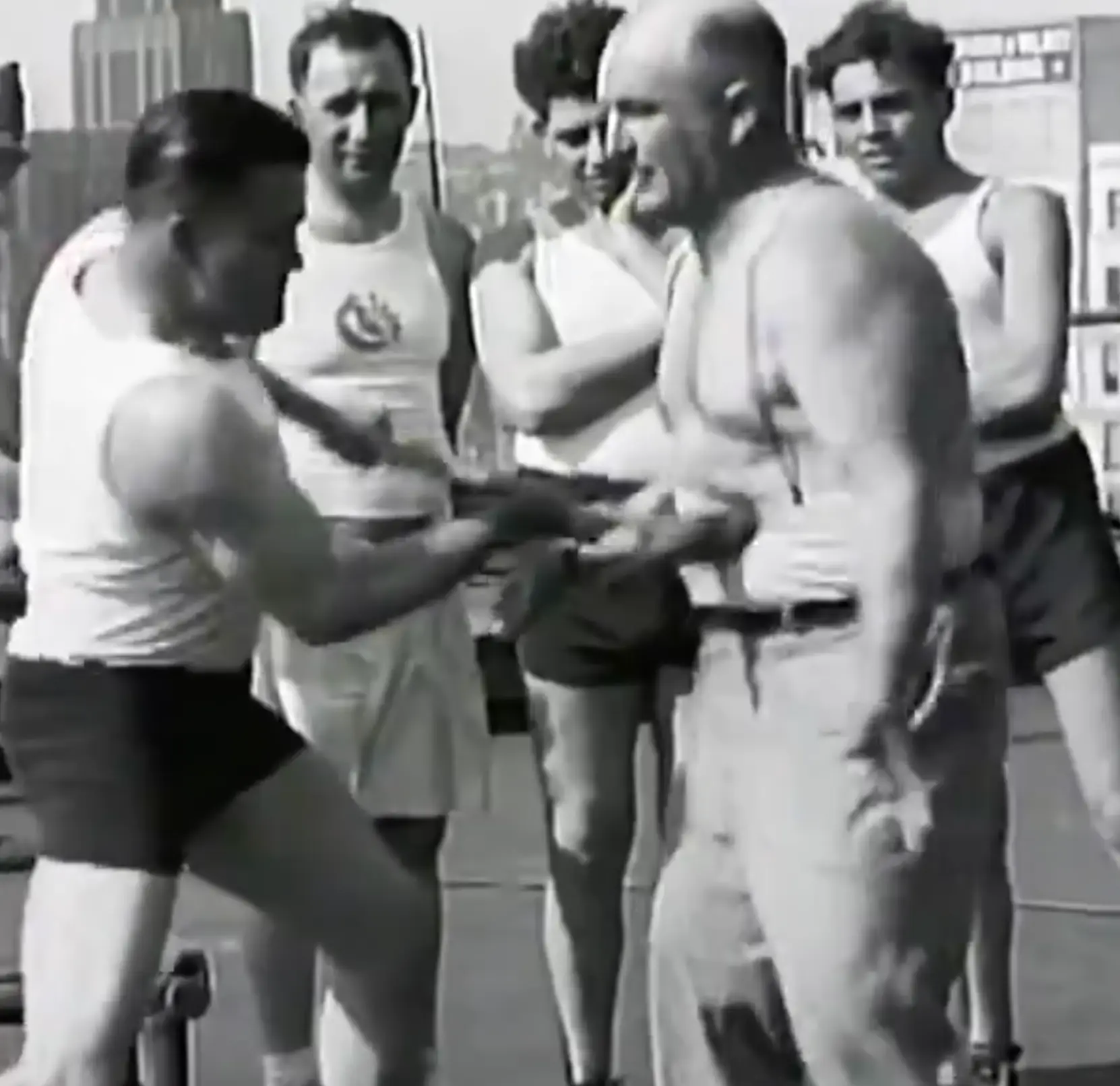 After taking a few punches, Richards moved up to harder stuff.(tradingMaxiSL/X)