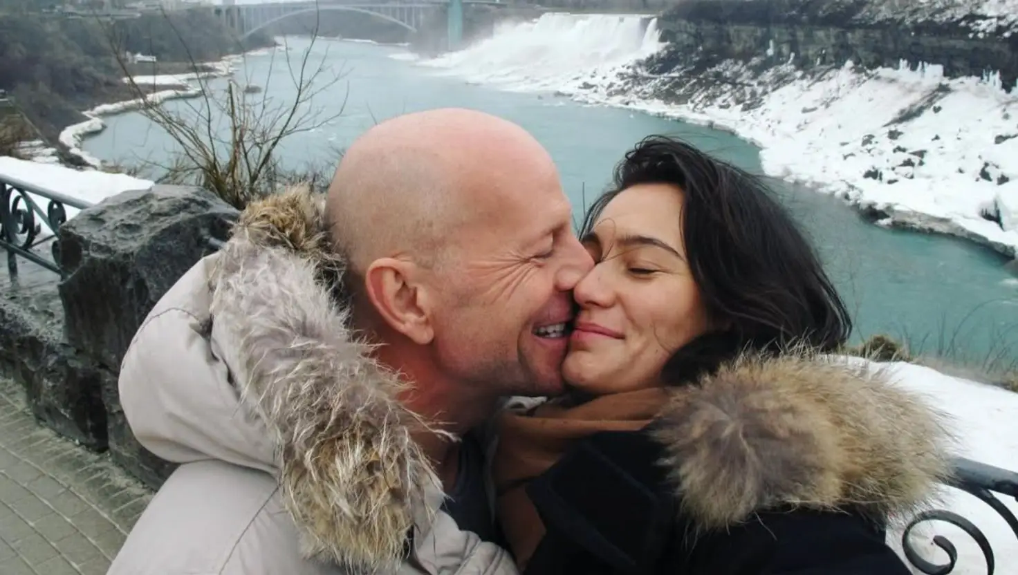 The model's new book documents her thoughts and feelings after caring for a husband with dementia (Instagram/emmahemingwillis)