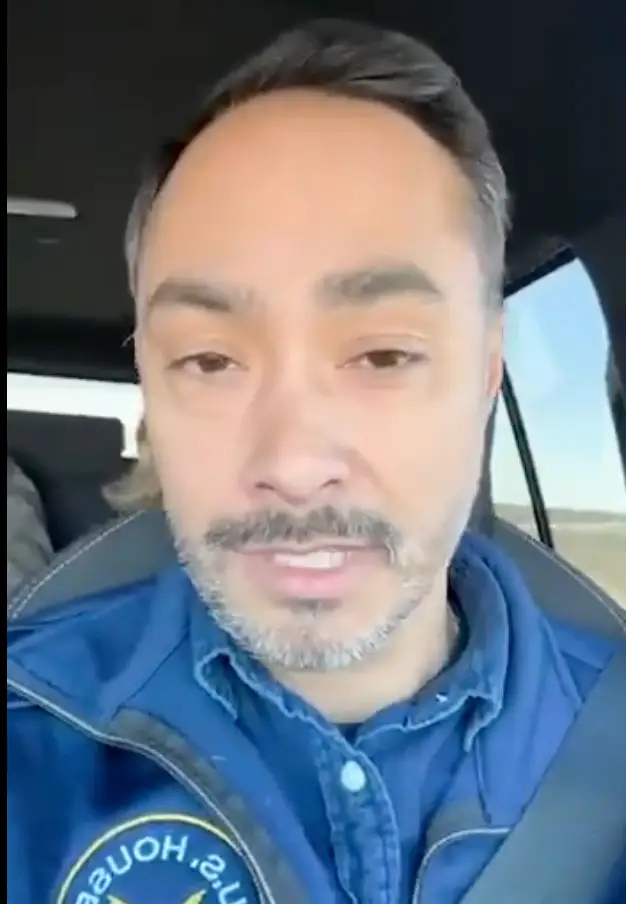 Texas Congressman Joaquin Castro visited Liam and his father in Dilley detention center (Twitter/ Joarquin Castro) 