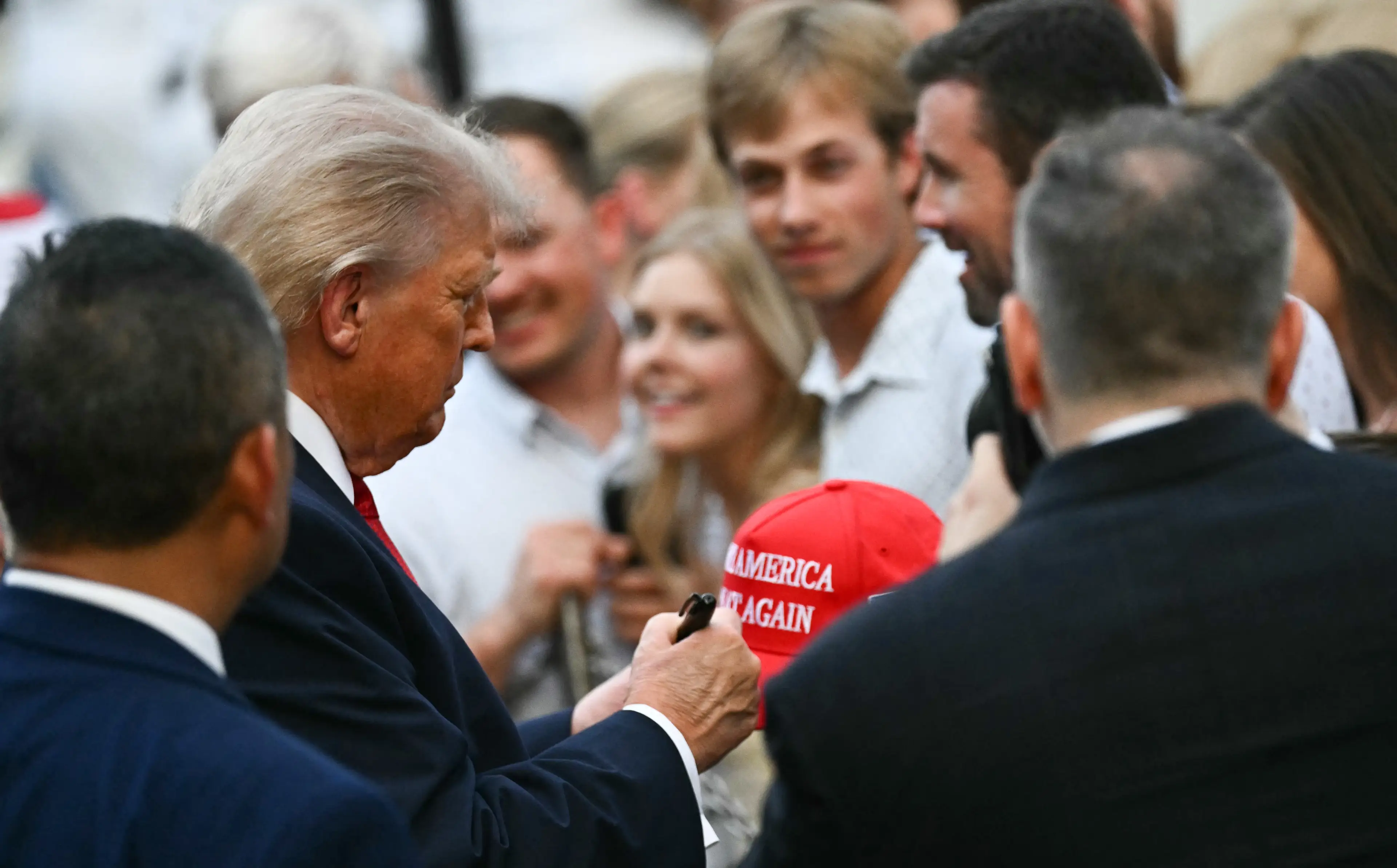 The rescue has banned MAGA supporters (Kent NISHIMURA / AFP via Getty Images)