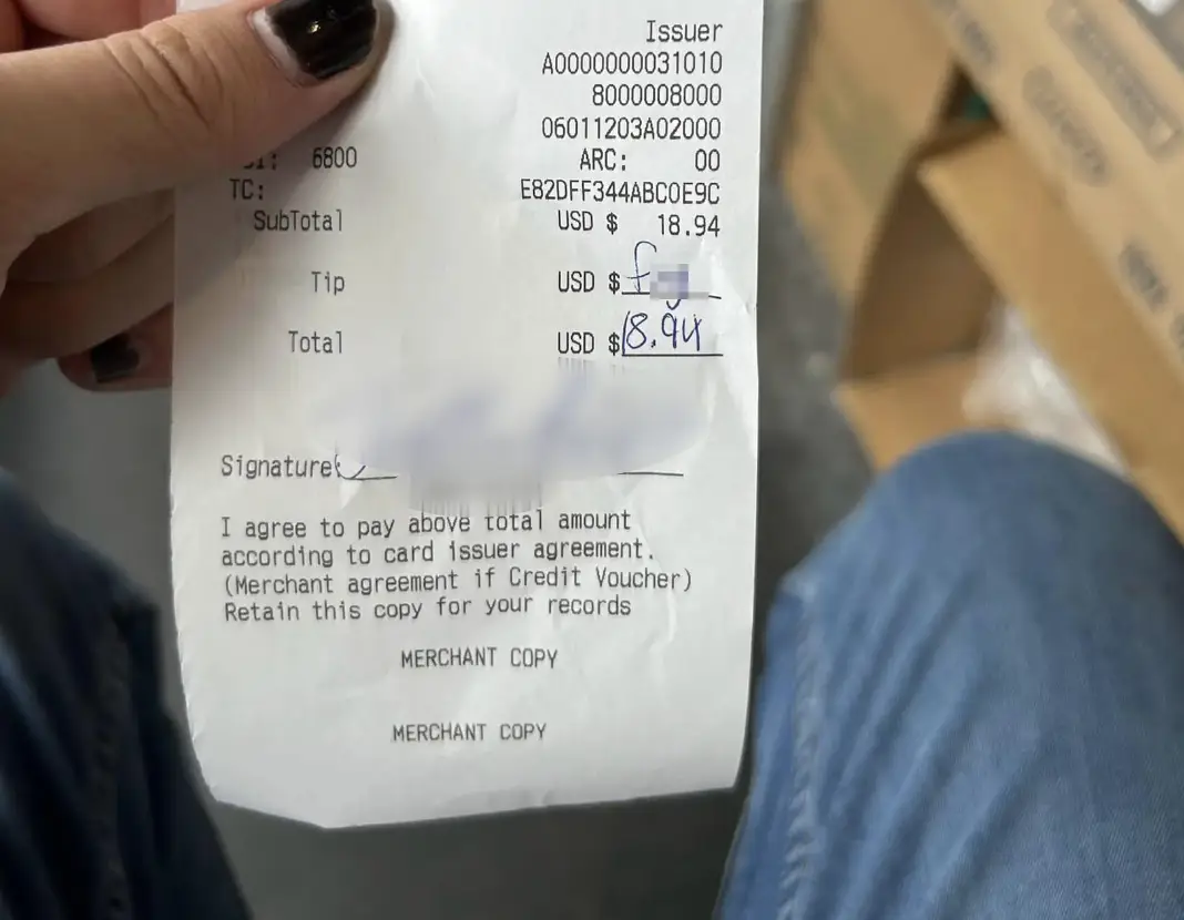 The customer had left a slur in the tip section (Facebook/Sarah Hodson)