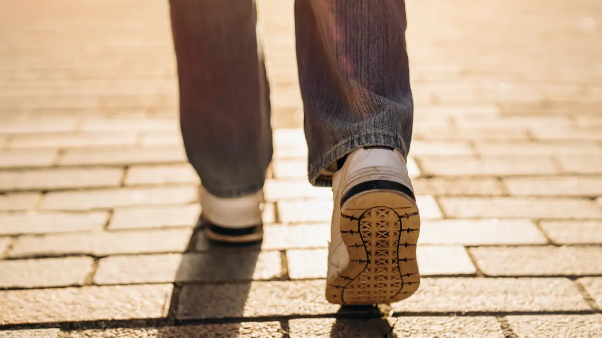 Scientist claims people are 'walking wrong' and it's having some serious effects on everyone's health