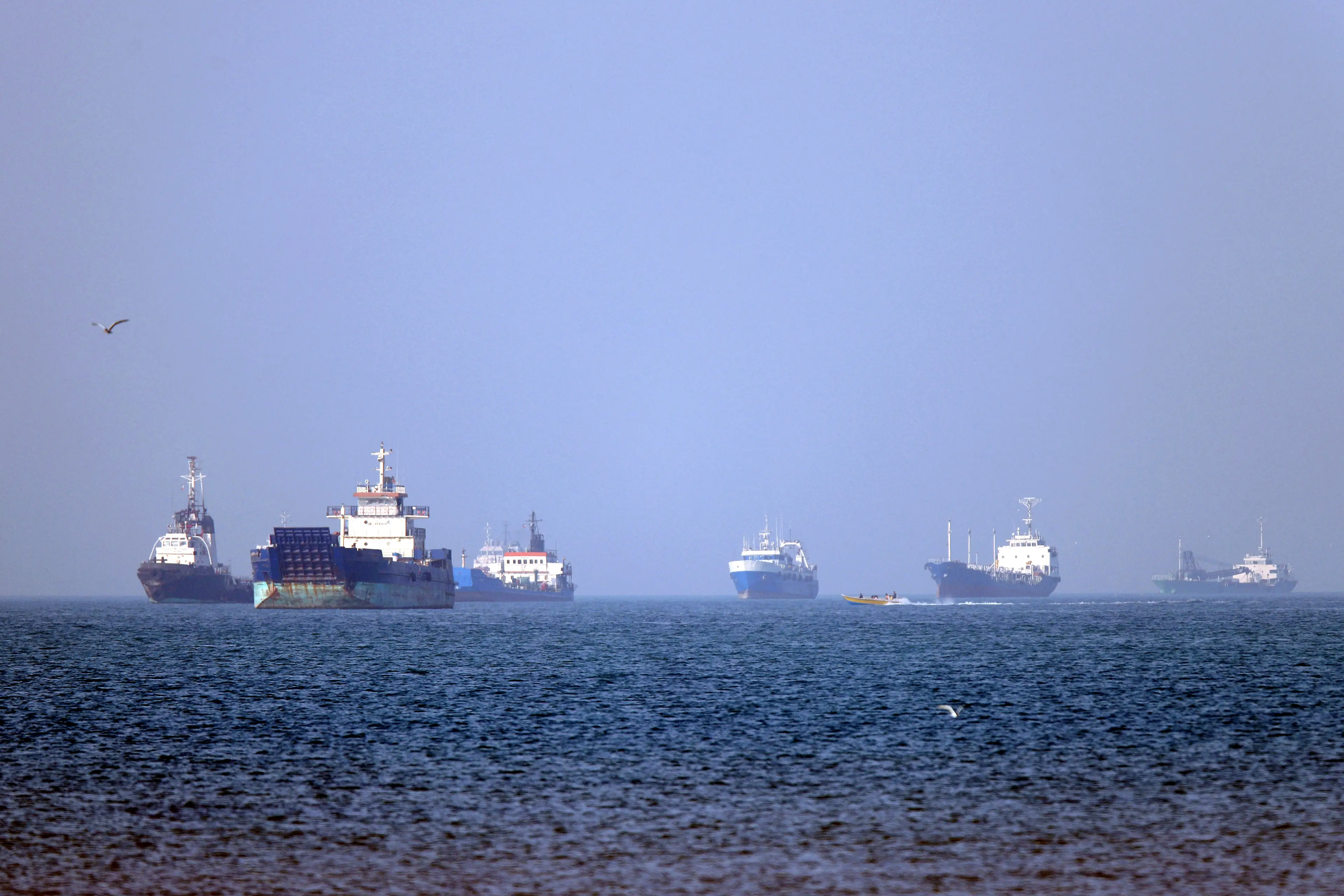 Without an end to the conflict, a fifth of the world's oil is just sitting in the Persian Gulf (Amirhossein KHORGOOEI / ISNA / AFP via Getty Images) 