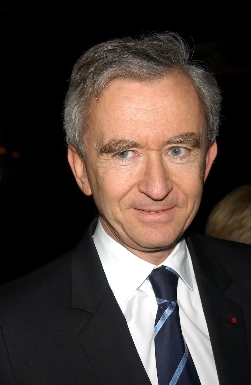 Fashion tycoon Bernard Arnault briefly overtook Elon Musk as the world's richest person on Wednesday (7 December).