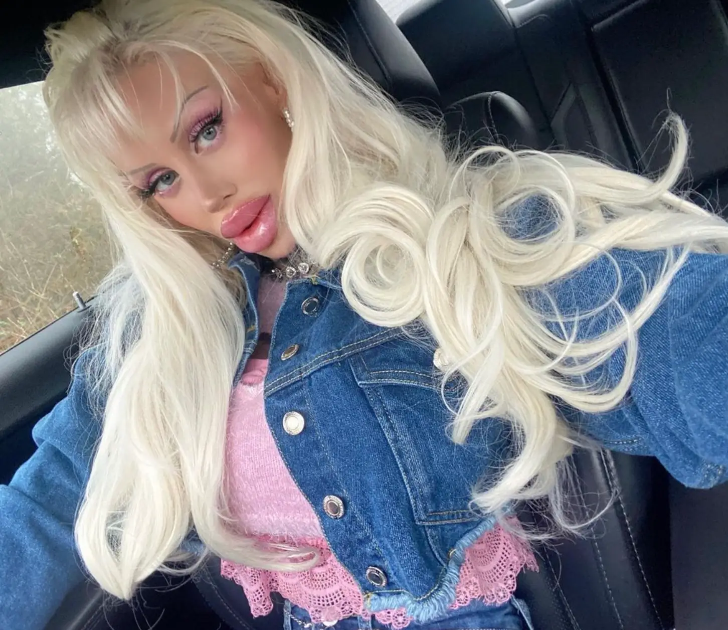 Almira is part of the 'Bimbo movement' (aliciaxamira/Instagram)