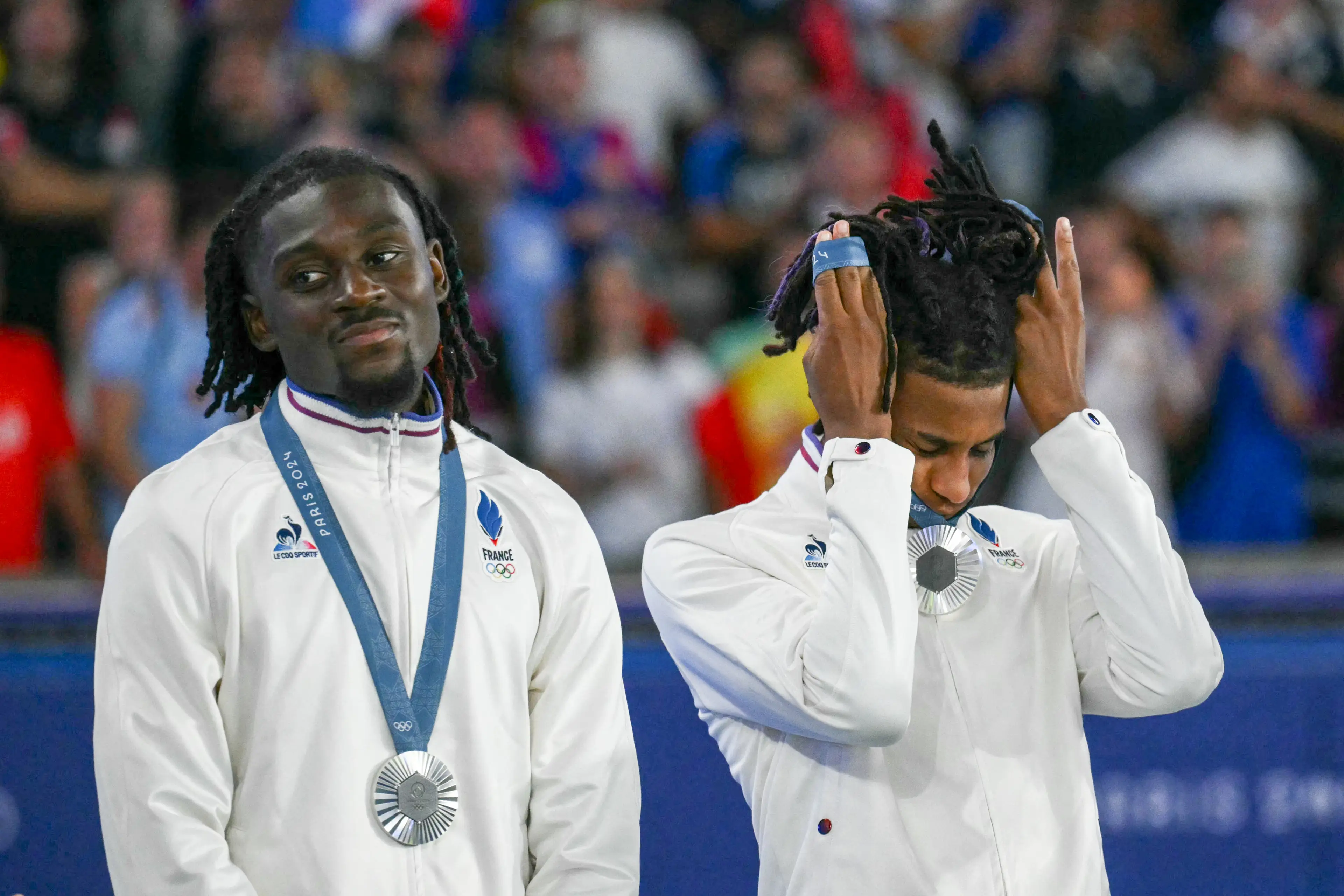 Michael Olise removed his medal while still on the podium. (LUIS ROBAYO/AFP via Getty Images)