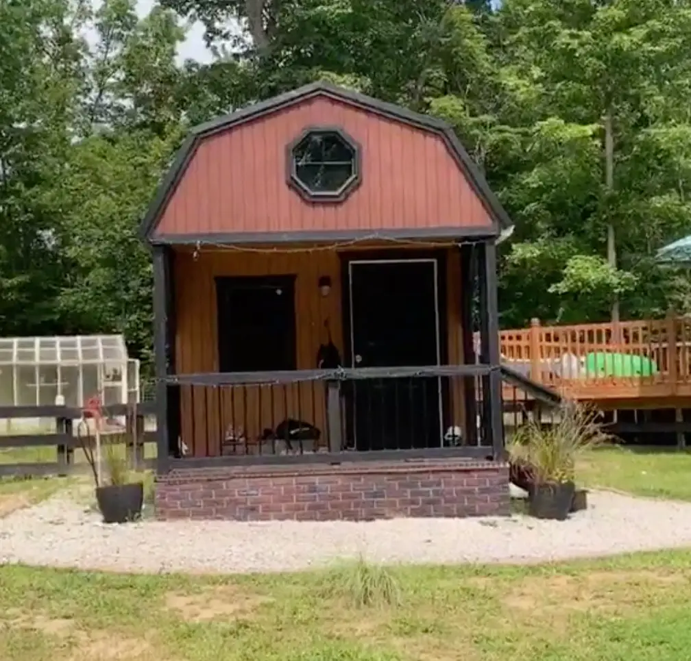 Brodey's house (TikTok/@tinyvillagegirl) 