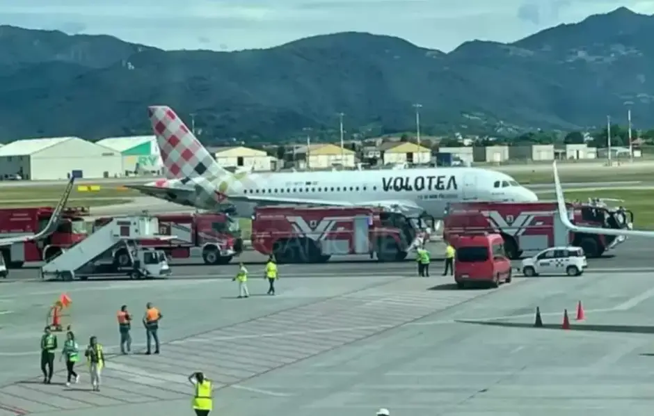 The plane was due to takeoff when the tragedy took place (Twitter/@vanguardintel)