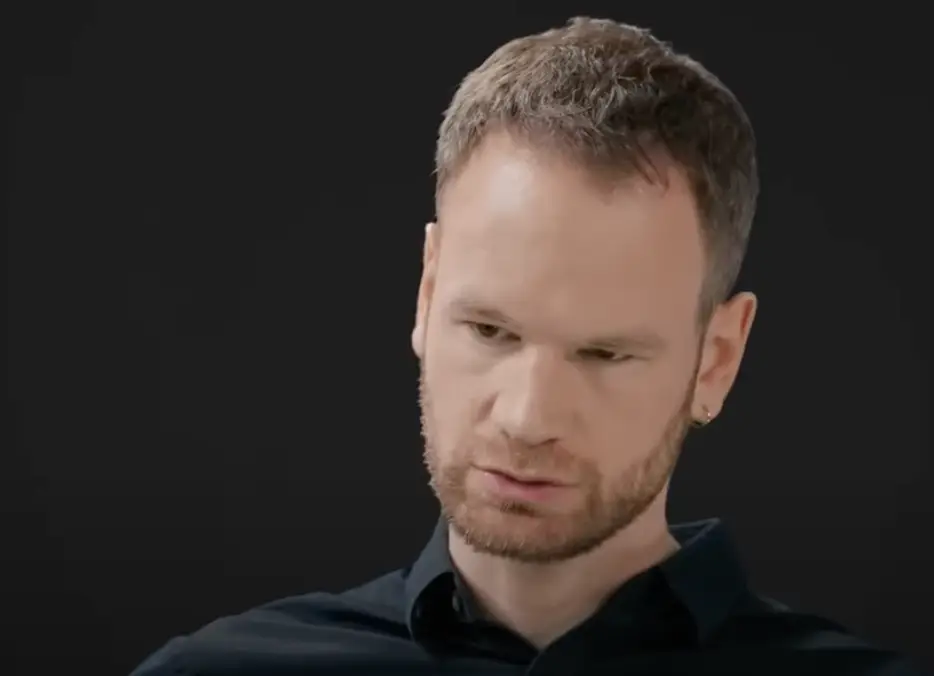 Dr Grigory Yudin sits down on the 'Tell Gordeeva' YouTube show to discuss the Russian propagandist 'Z' symbol.