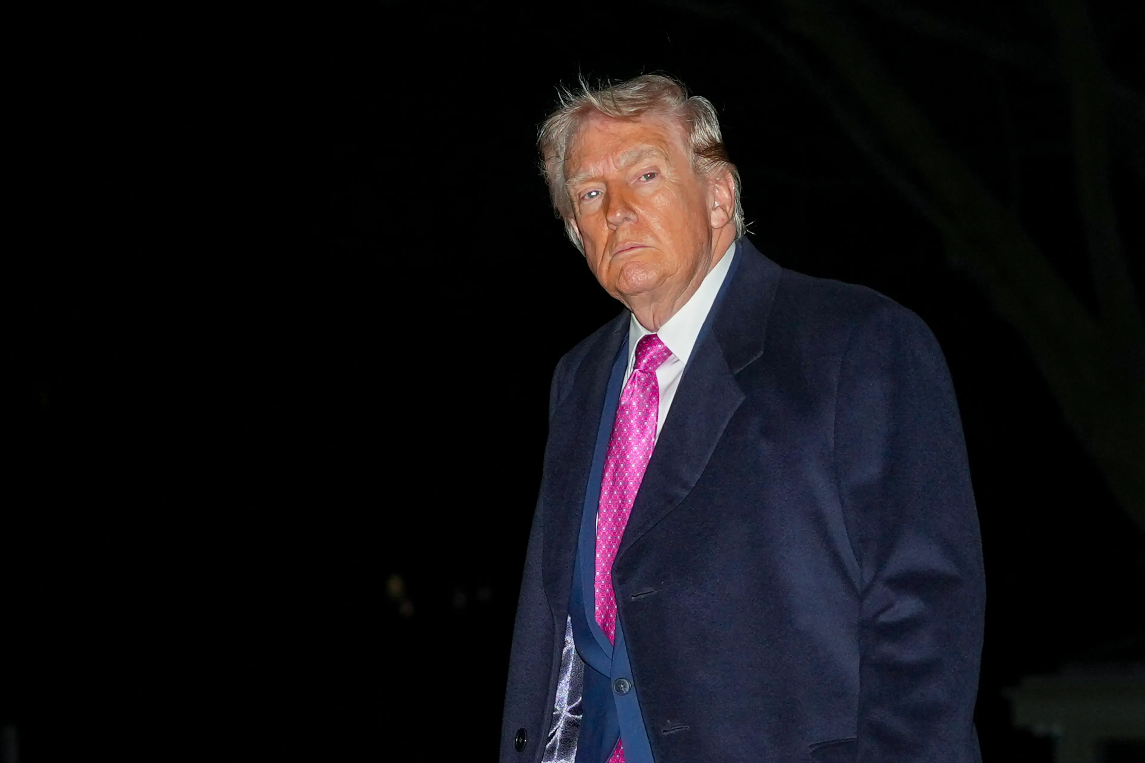 Two bills propose rebates due to the impact of tariffs (Ken CEDENO / AFP via Getty Images)