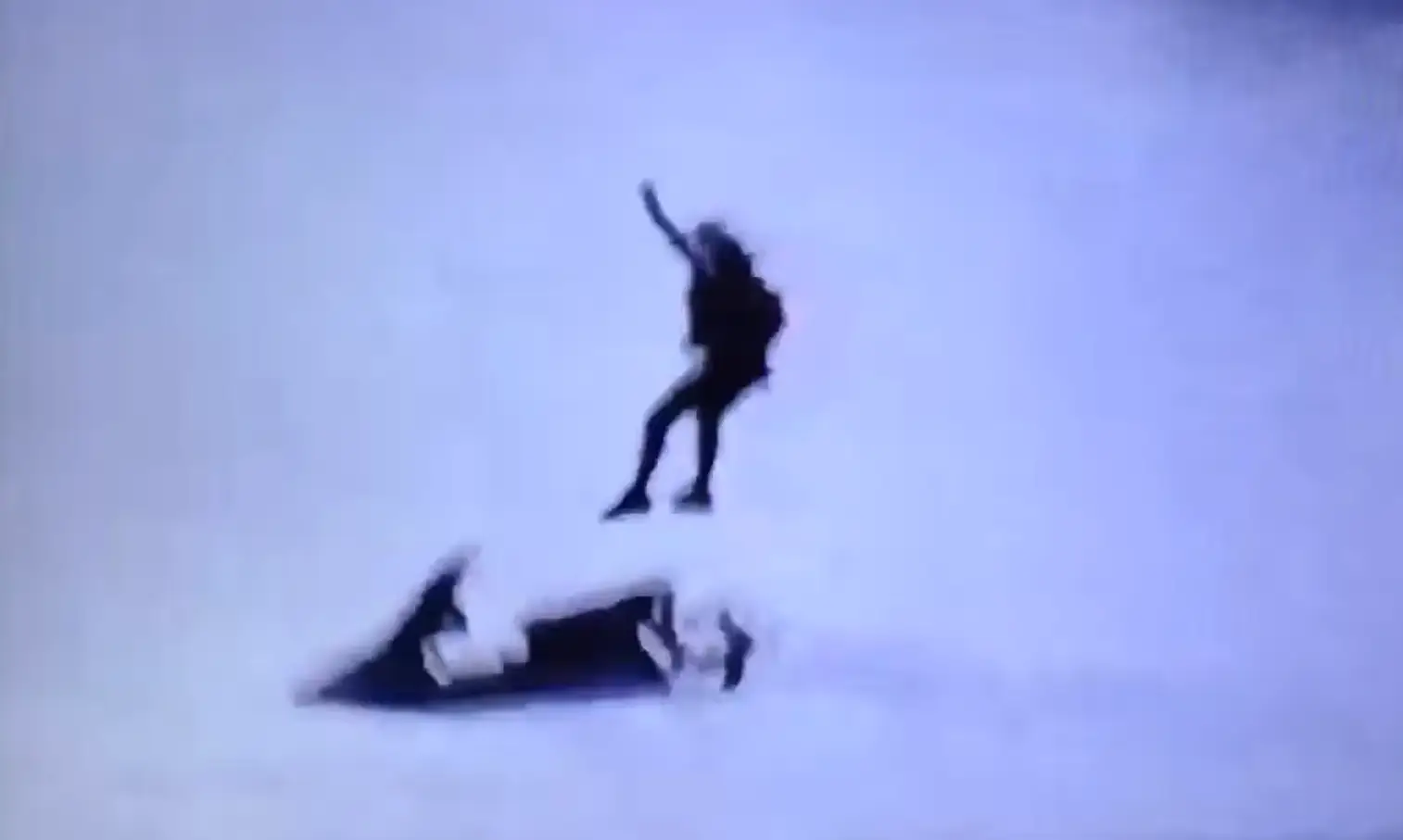 Robert Overacker's parachute didn't deloy. (@clayschmitt/YouTube)