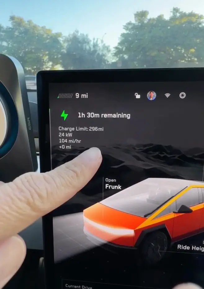 How much did you think it costs to charge a Tesla Cybertruck to 100%? (Instagram/ @utechpia.dev) 