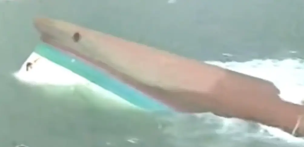 During the voyage, the cyclone unexpectedly altered its course, positing a serious threat to the ferry. (GMA Network)