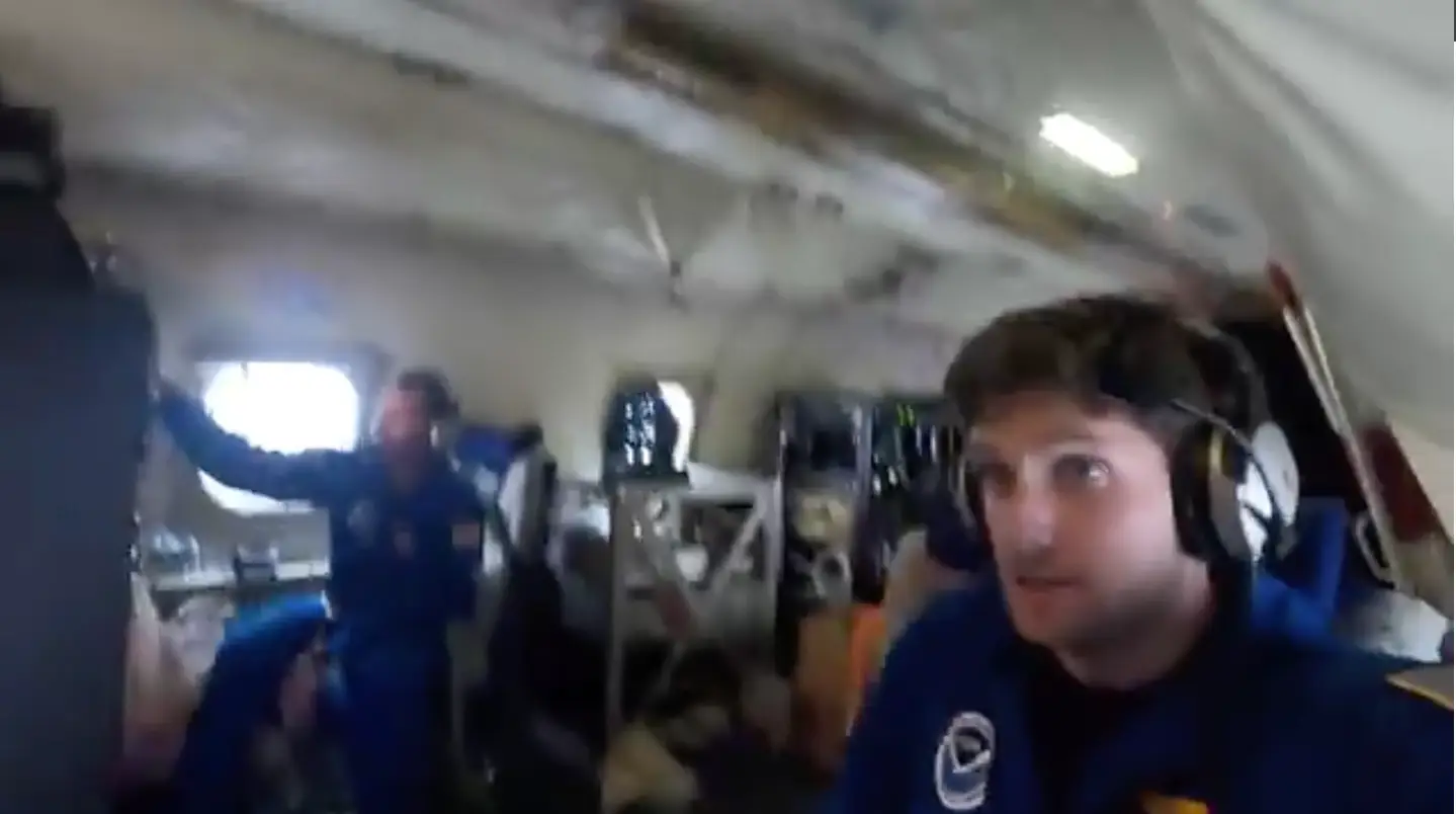 The team were cool and collected in the cabin (X / @NAOO_HurrHunter / NOAA Aircraft Operations Center)