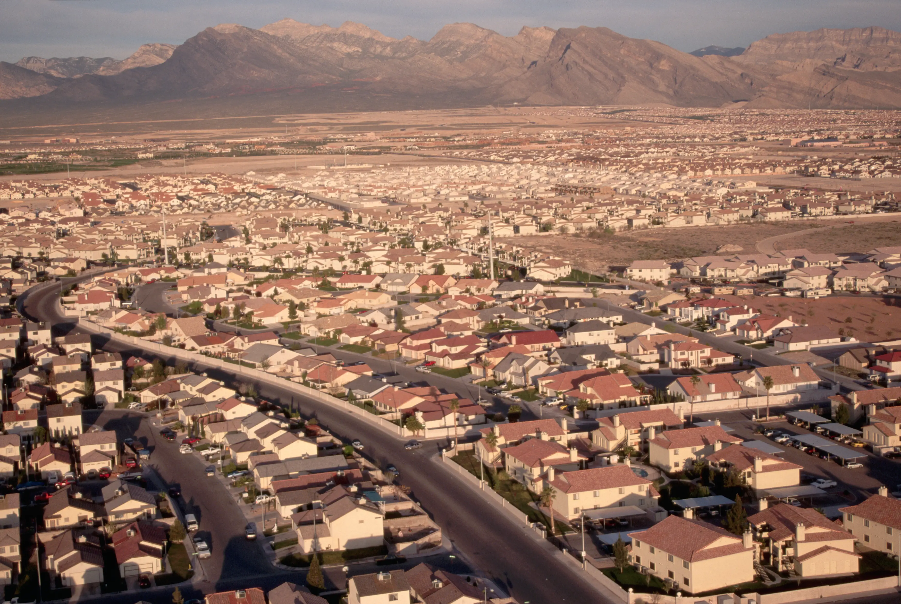 Hans set the house on fire after committing his crime.