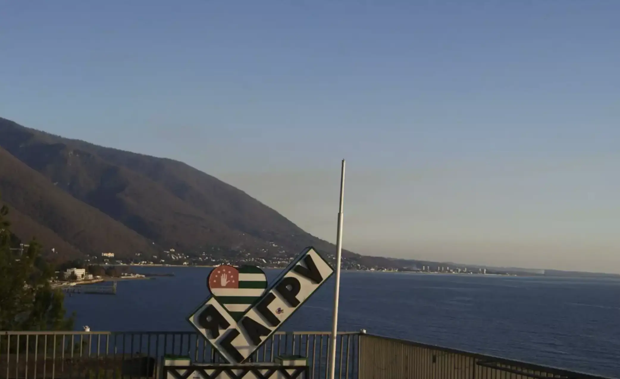 Experts have urged for social media apps to warn users about the dangers of taking selfies. (East2West)