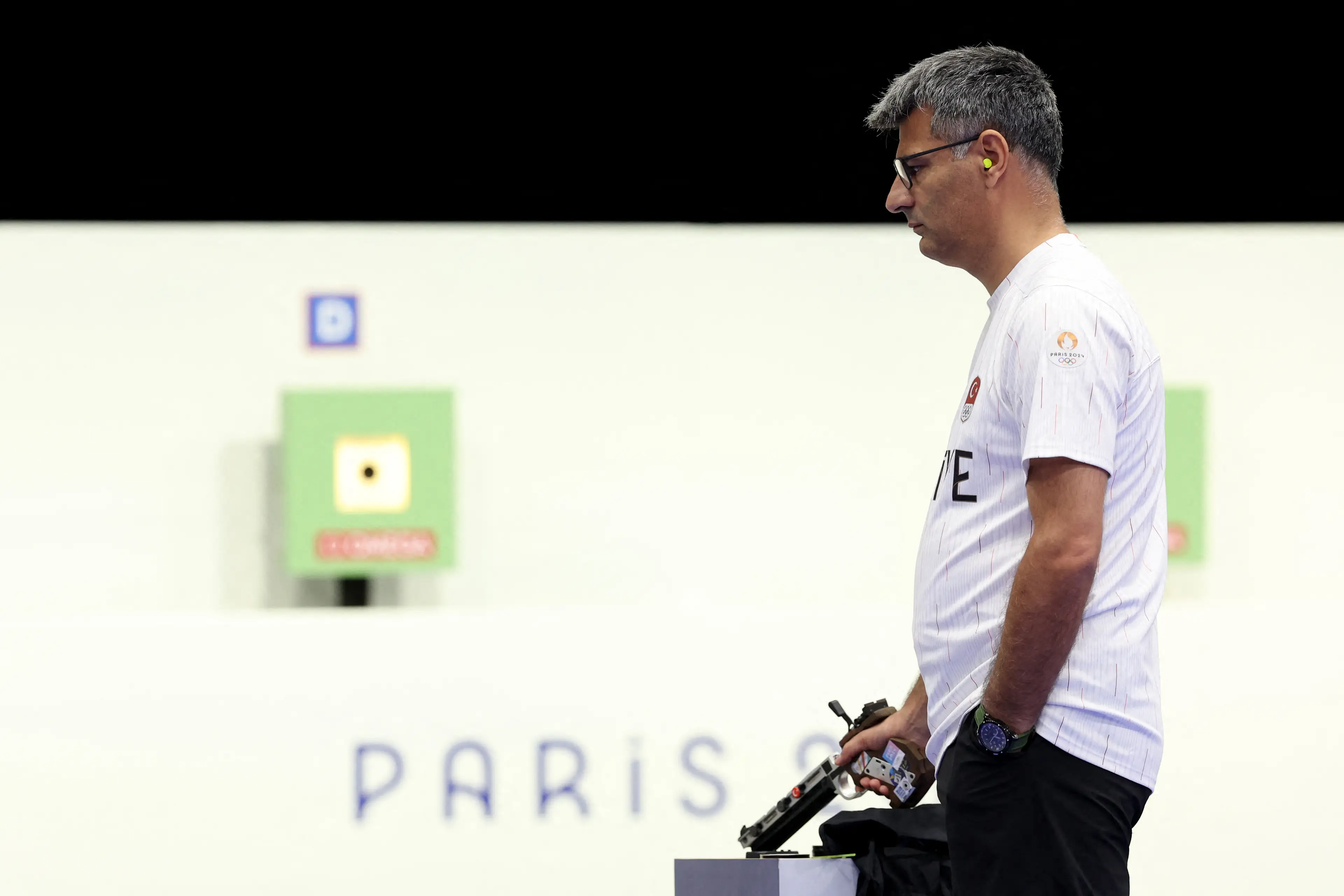 People were impressed by Yusuf's lack of equipment. (ALAIN JOCARD/AFP via Getty Images)
