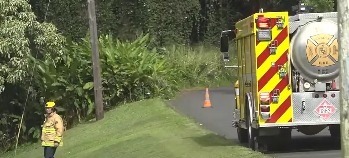 Firefighters responded to the scene off Kamaili Road, Hawaii (WVLT)