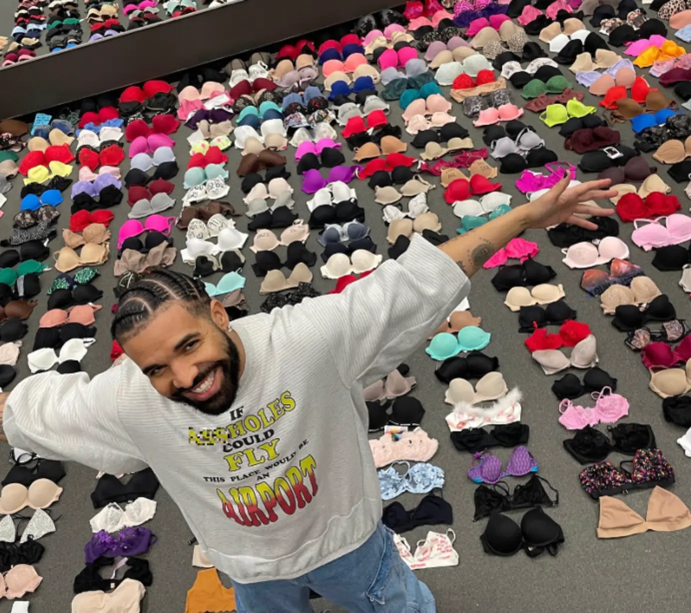 It's indeed a whole 'library' of bras.