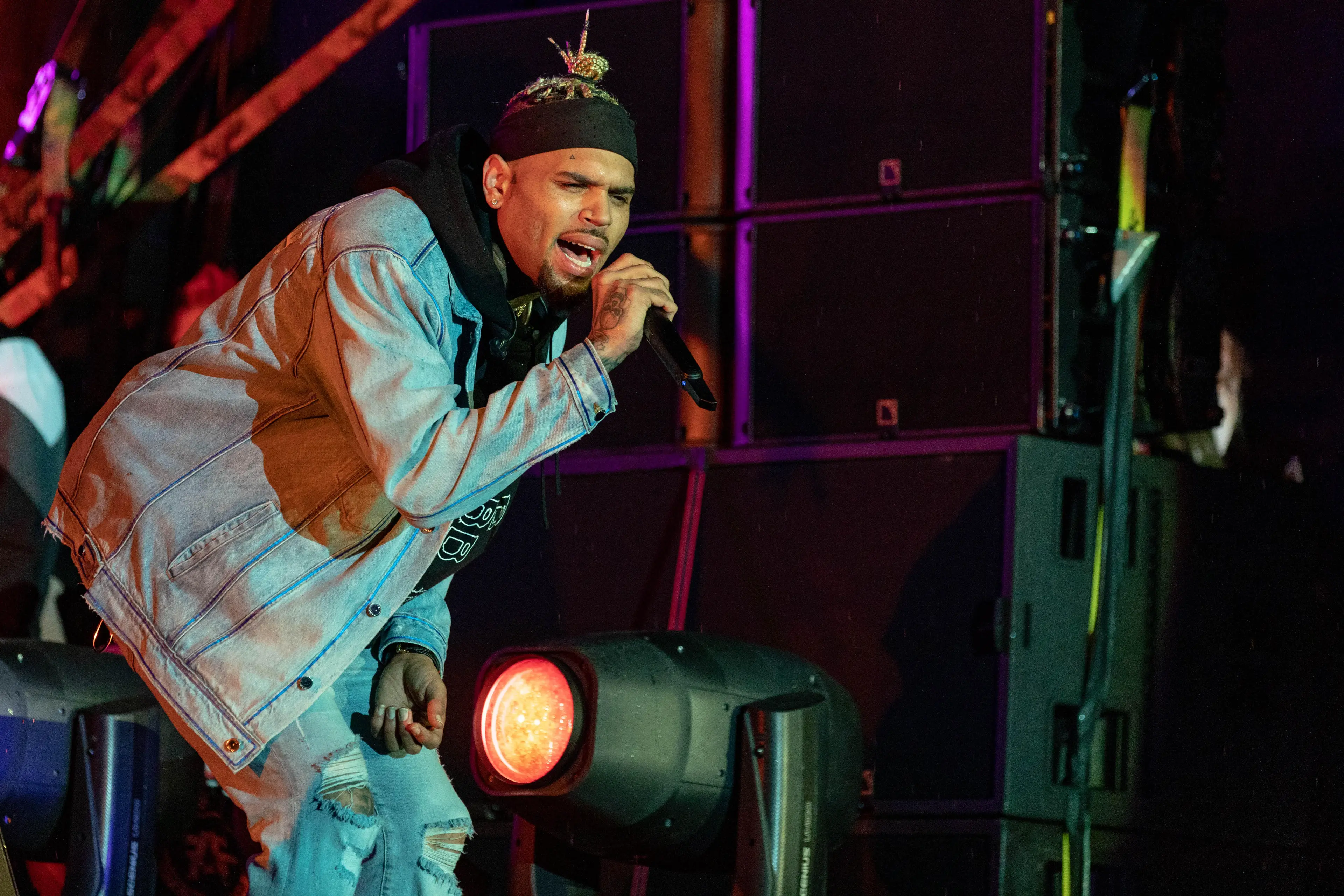 Chris Brown in concert (Alamy)