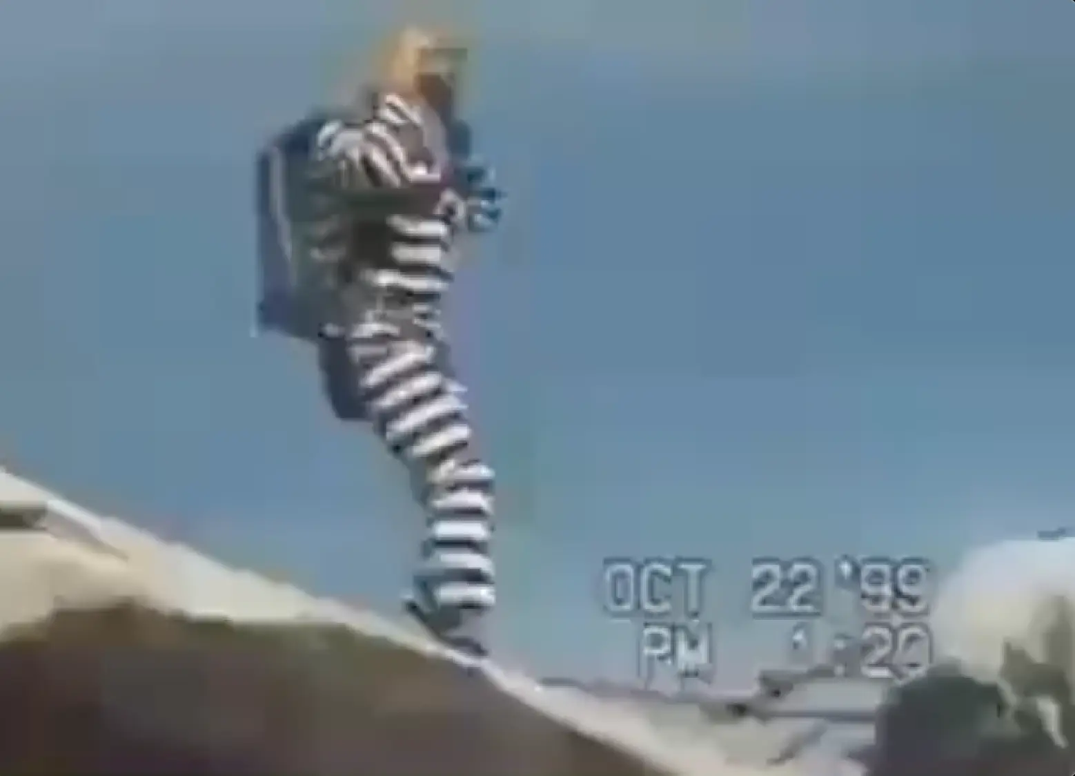 Jan Davis was the fourth person to jump. (Twitter/@Morbidful)