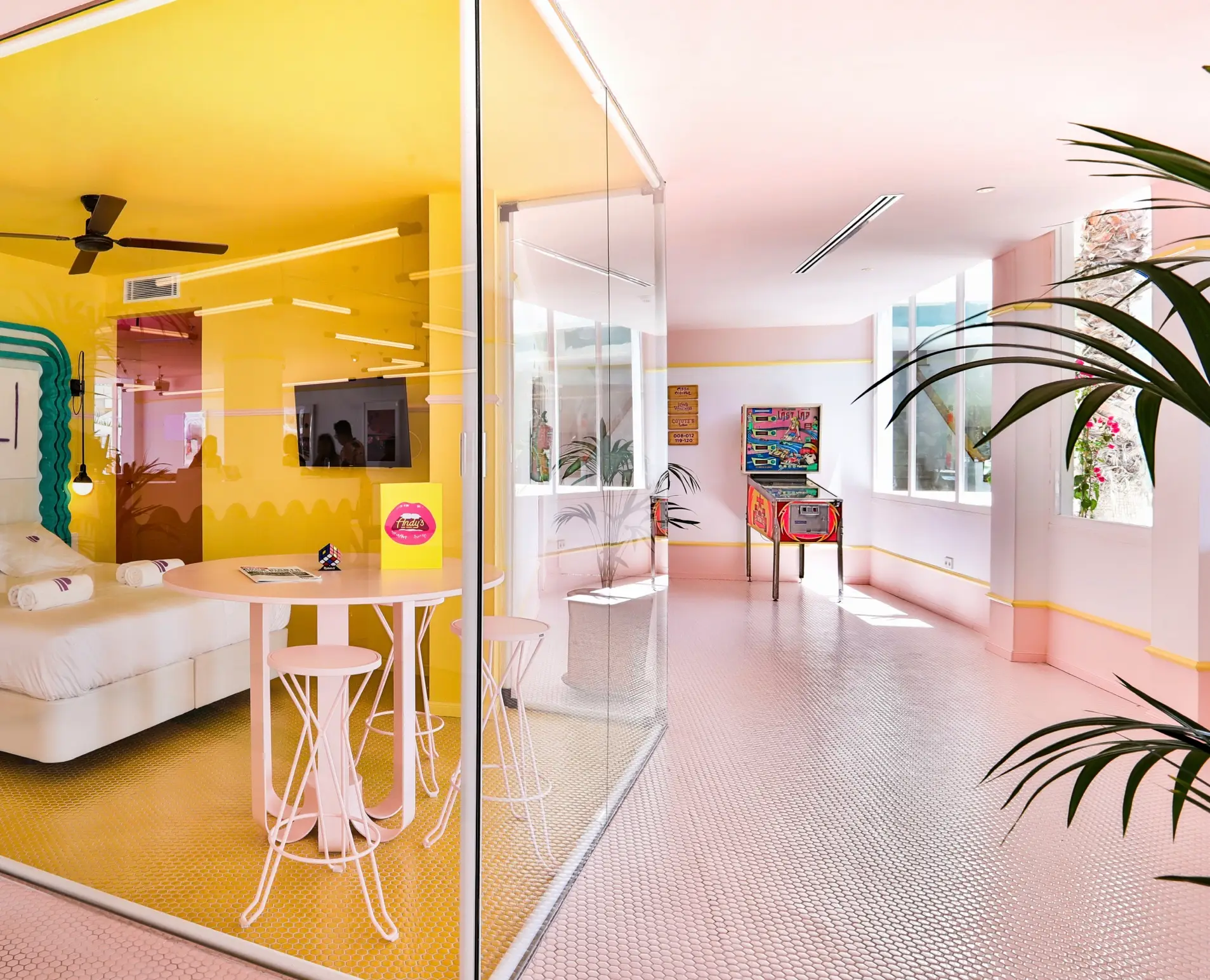 People have described the room as a 'nightmare'. (Neo bookings)