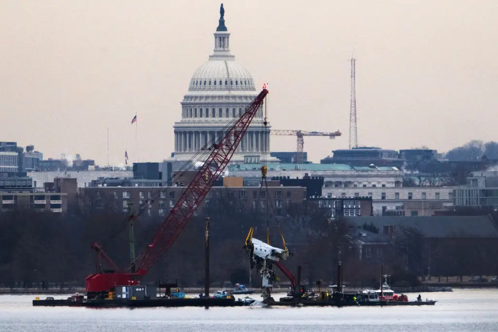 Wreckage from American Airlines flight 5342 seen being pulled from the Potomac River (Tom Williams/CQ-Roll Call, Inc via Getty Images)