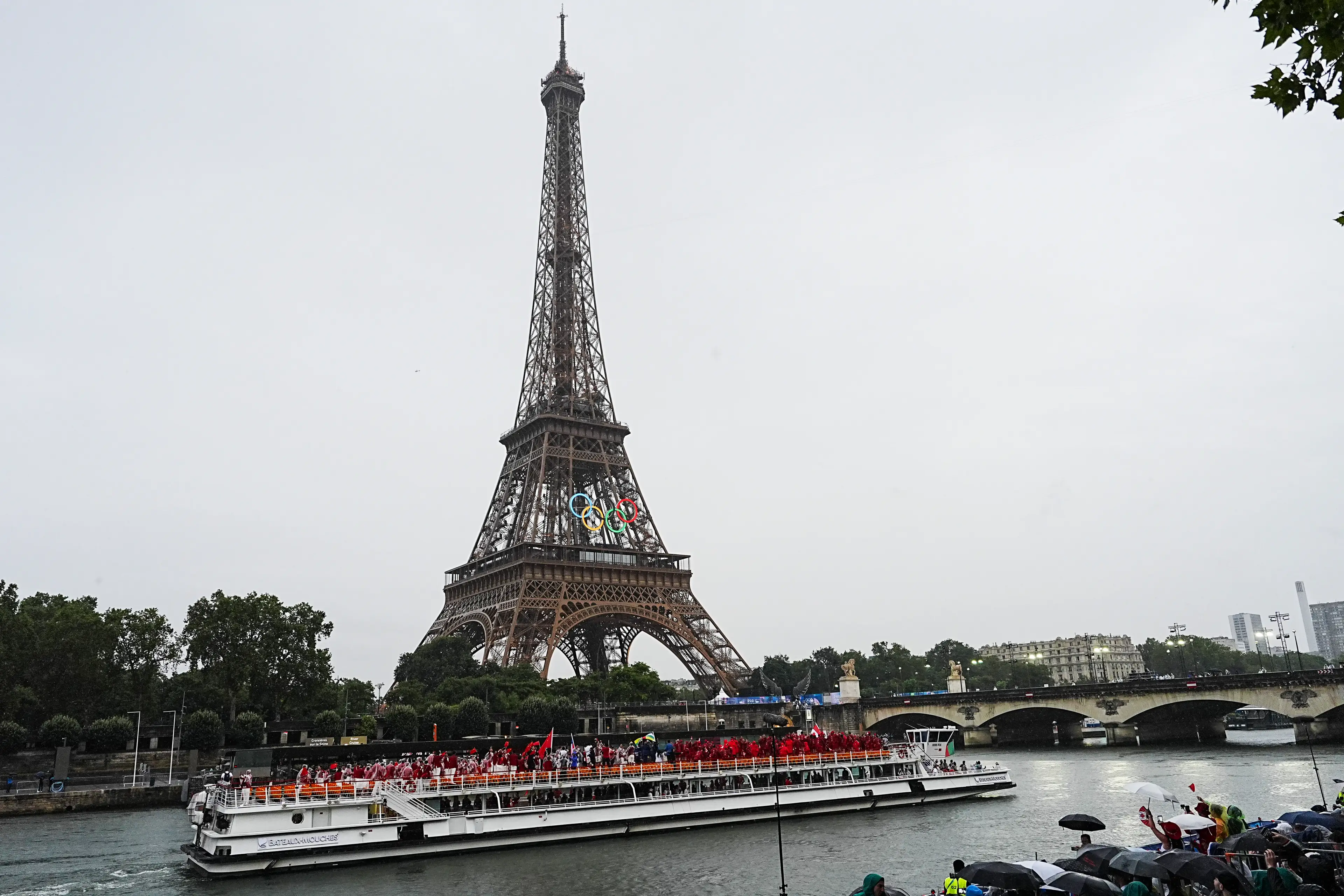 Athletes and performers paraded down the Seine. (Bai Yu/CHINASPORTS/VCG via Getty Images)