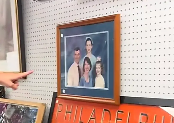 Ansley found an old family photo for sale in a Philadelphia thrift store. (TikTok/ansley)