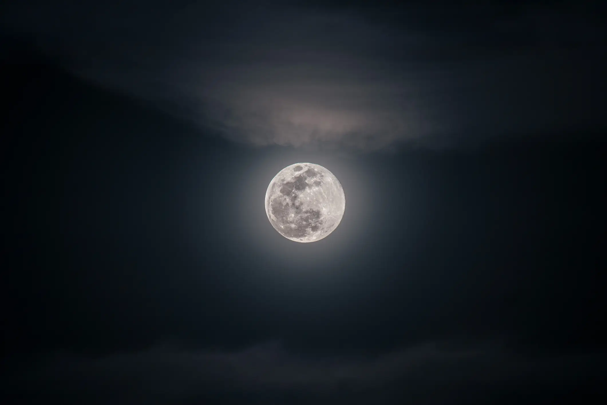 Supermoons appear larger than usual (Saad Janjua/500px/Getty Images)