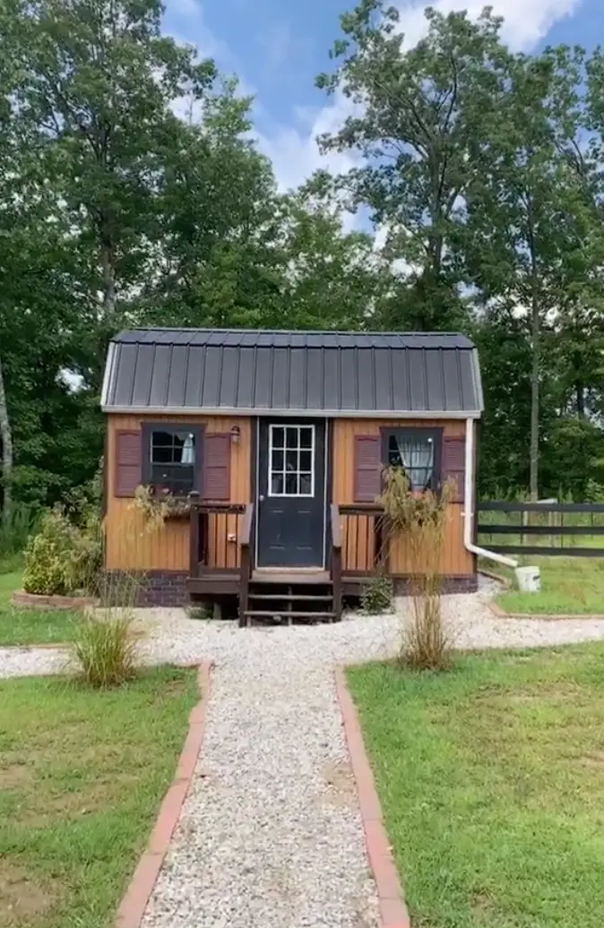 Lennox's house (TikTok/@tinyvillagegirl) 