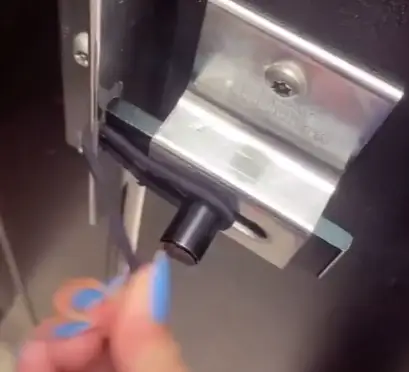 TikToker Reveals Life Hack Involving Hair Band For Loo locks (@lifehackgod_/TikTok)