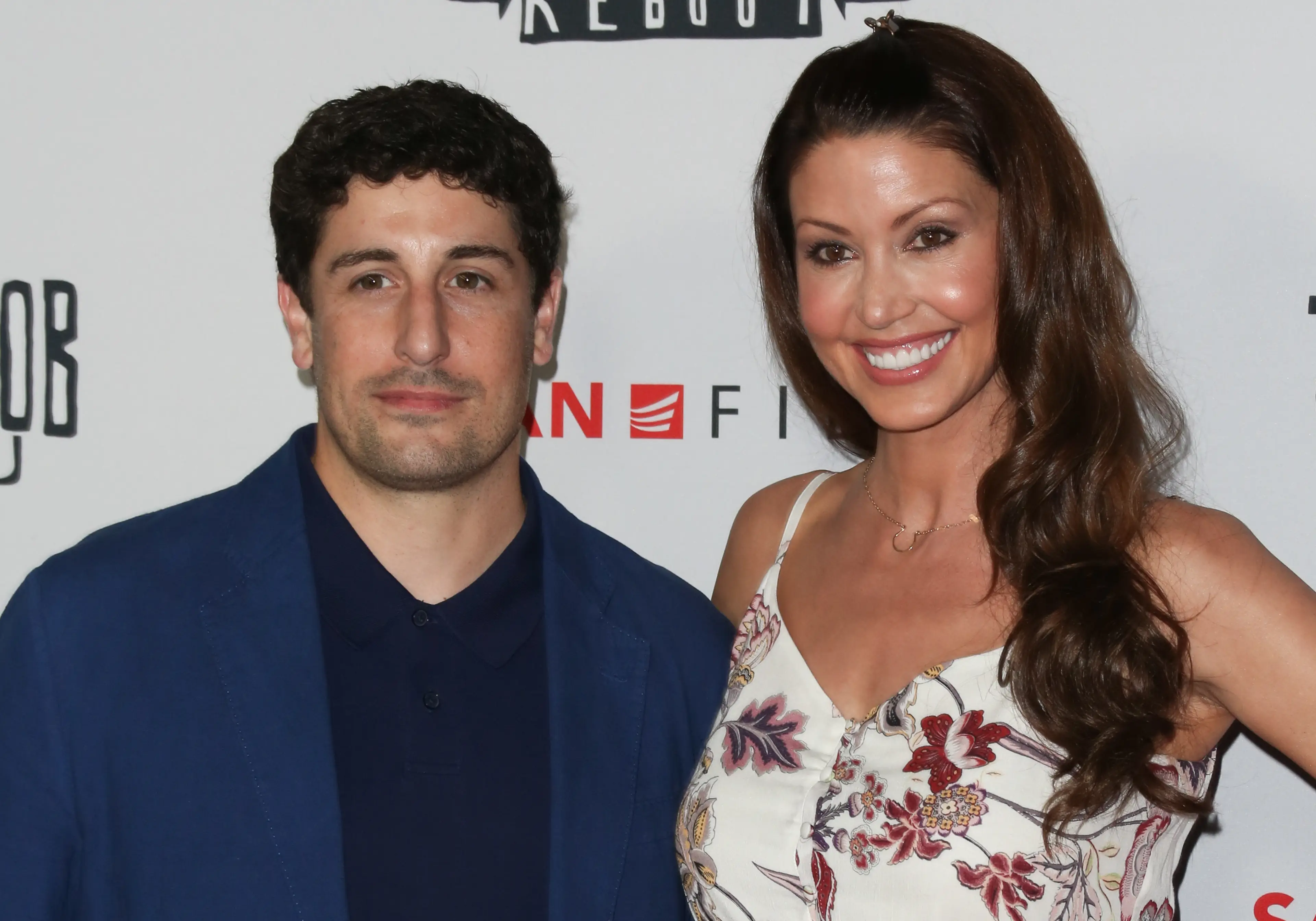 The actress seen with her American Pie co-star Jason Biggs in 2019 (Paul Archuleta/FilmMagic)