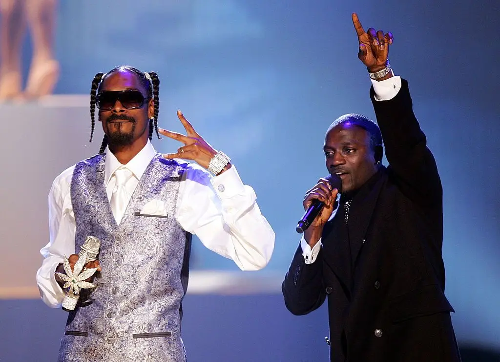 Snoop Dogg and Akon perform at the American Music Awards back in 2006 (Ethan Miller/Getty Images)