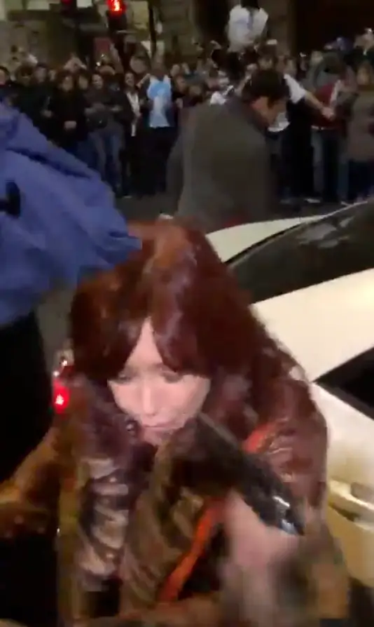 The moment the gun was pointed at Cristina Fernandez de Kirchner.