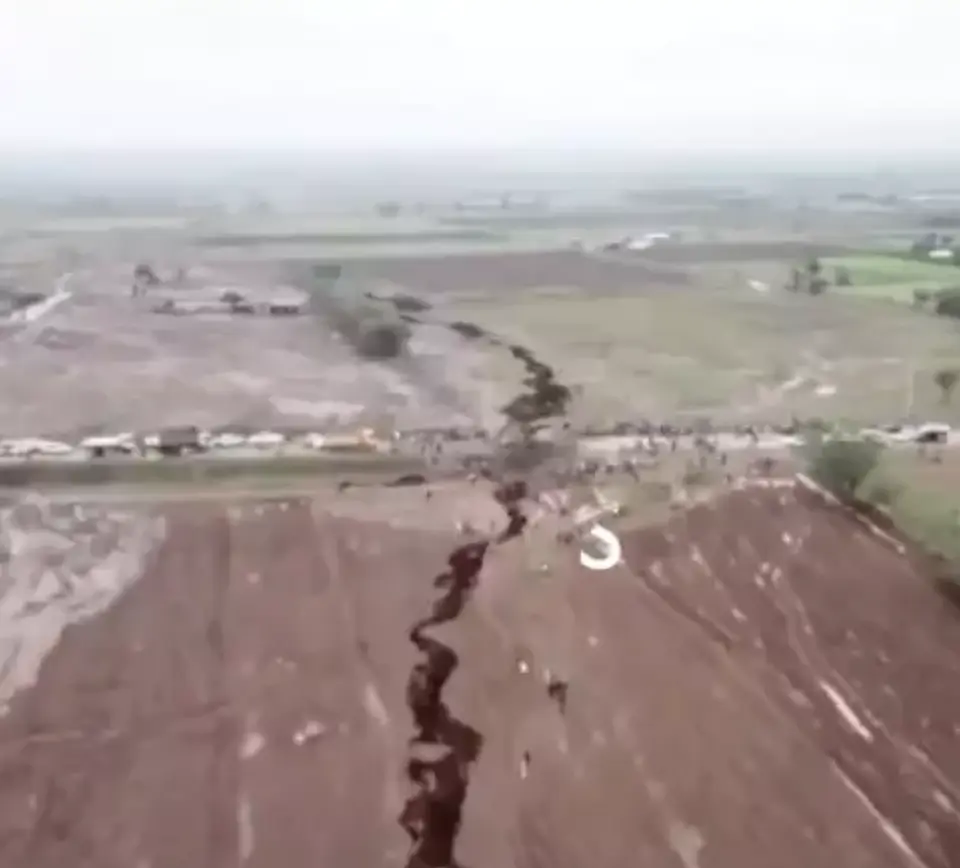 The crack is certainly evident.