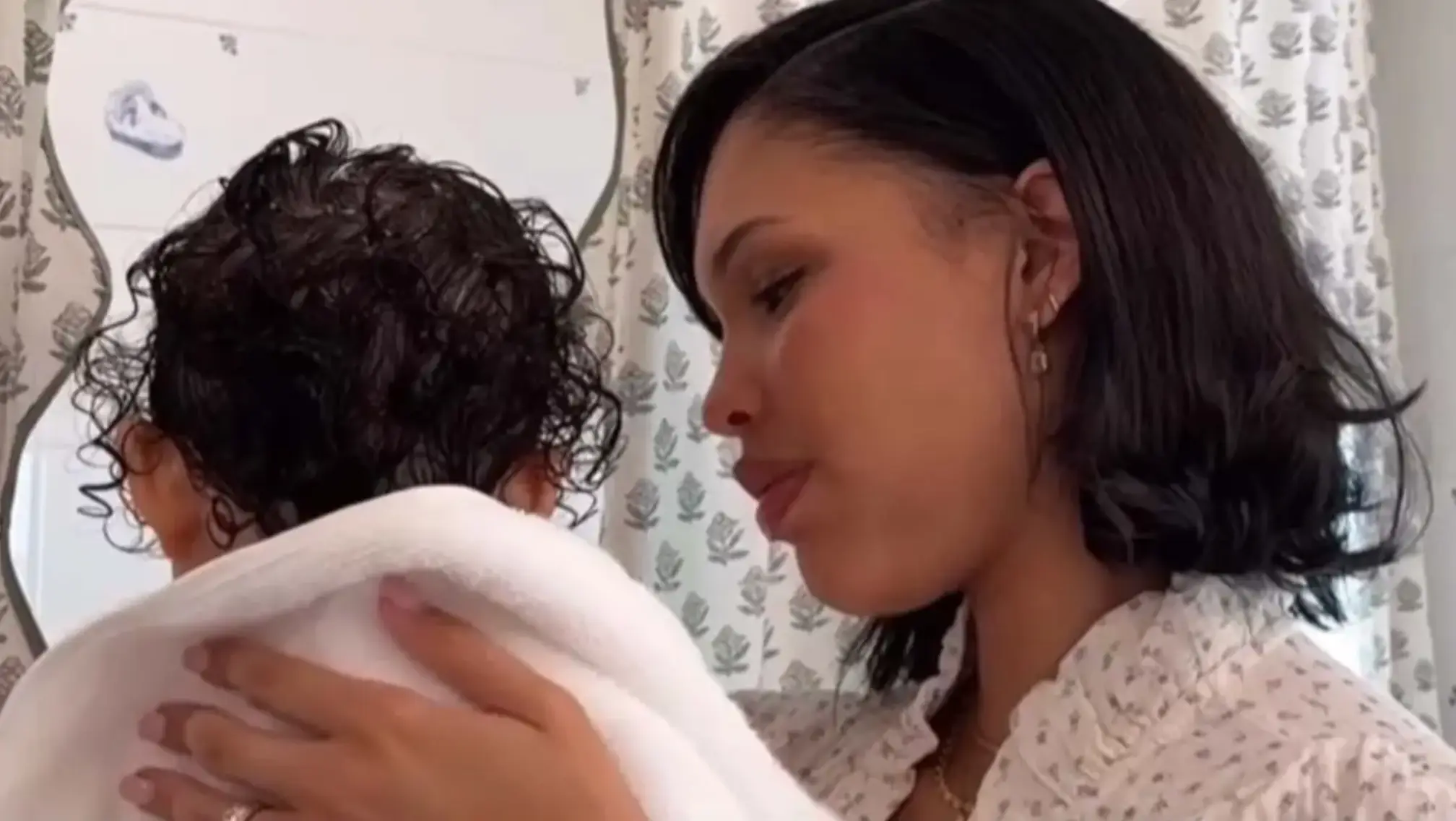 Nara Smith has detailed one of the 'hardest parts' of her young daughter's cancer diagnosis (Instagram/@naraaziza)