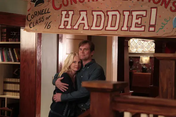 A still of Monica Potter and Peter Krause in Parenthood (NBC)