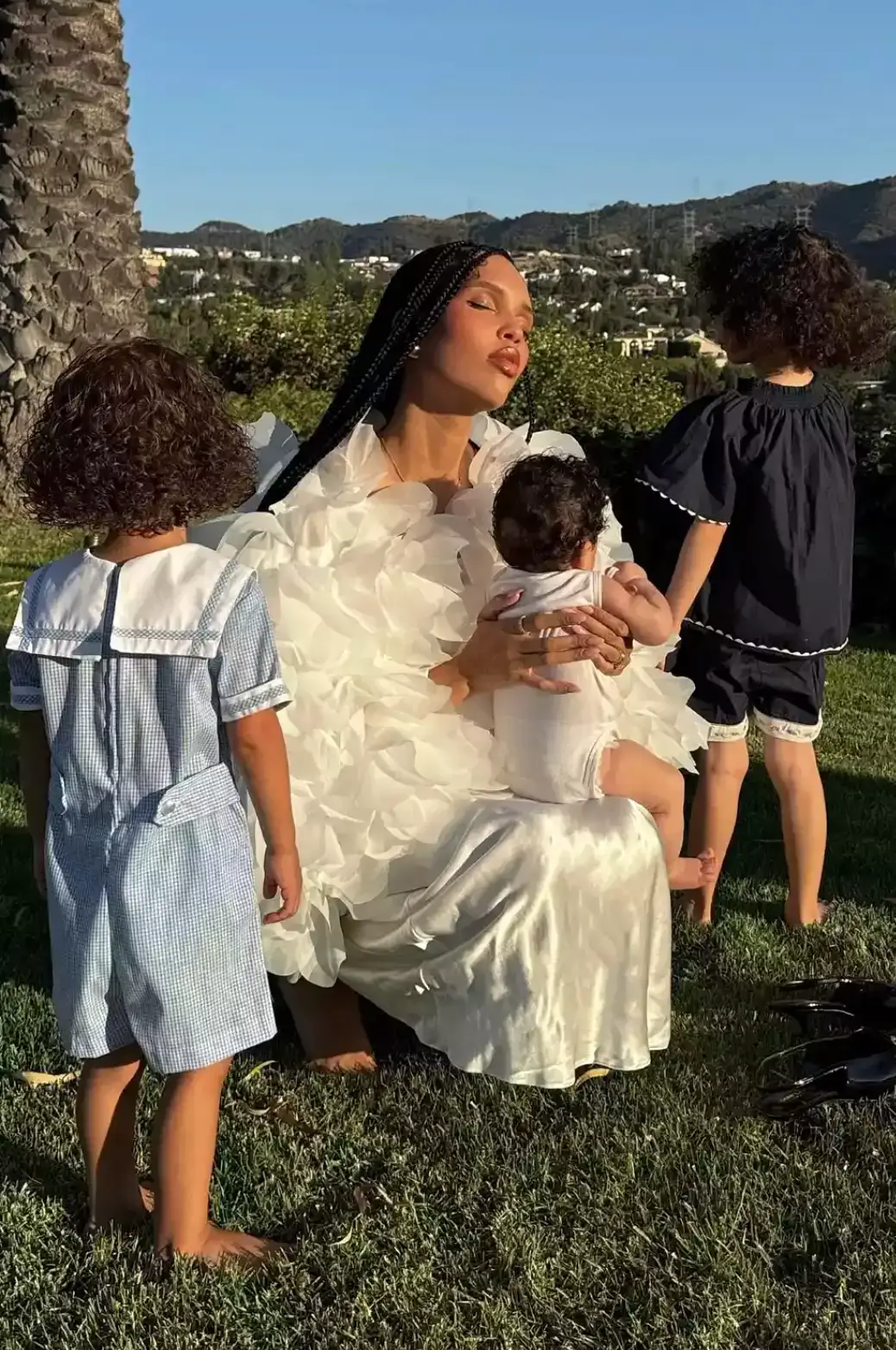 Nara Smith is a mom to four children (Instagram/@naraaziza)