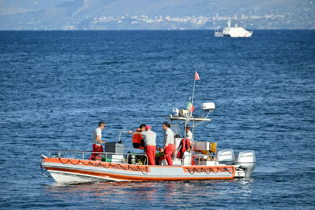 Divers have been searching for the remaining passengers. (ALBERTO PIZZOLI/AFP via Getty Images)