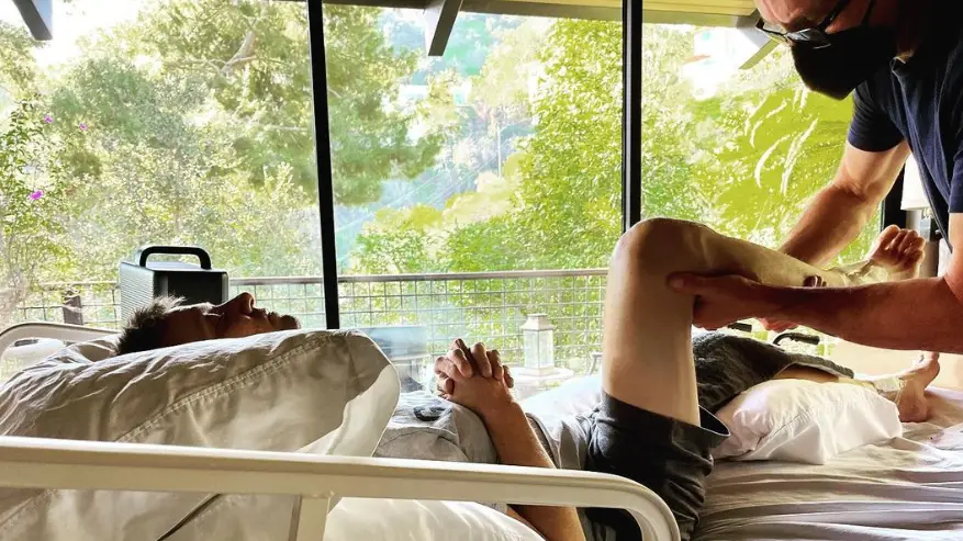 Jeremy Renner posted a photo with the message.