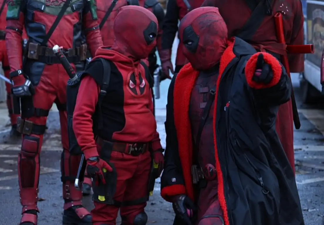 Ryan Reynolds shared a photo of him on set alongside Kidpool. (vancityreynolds/Instagram)