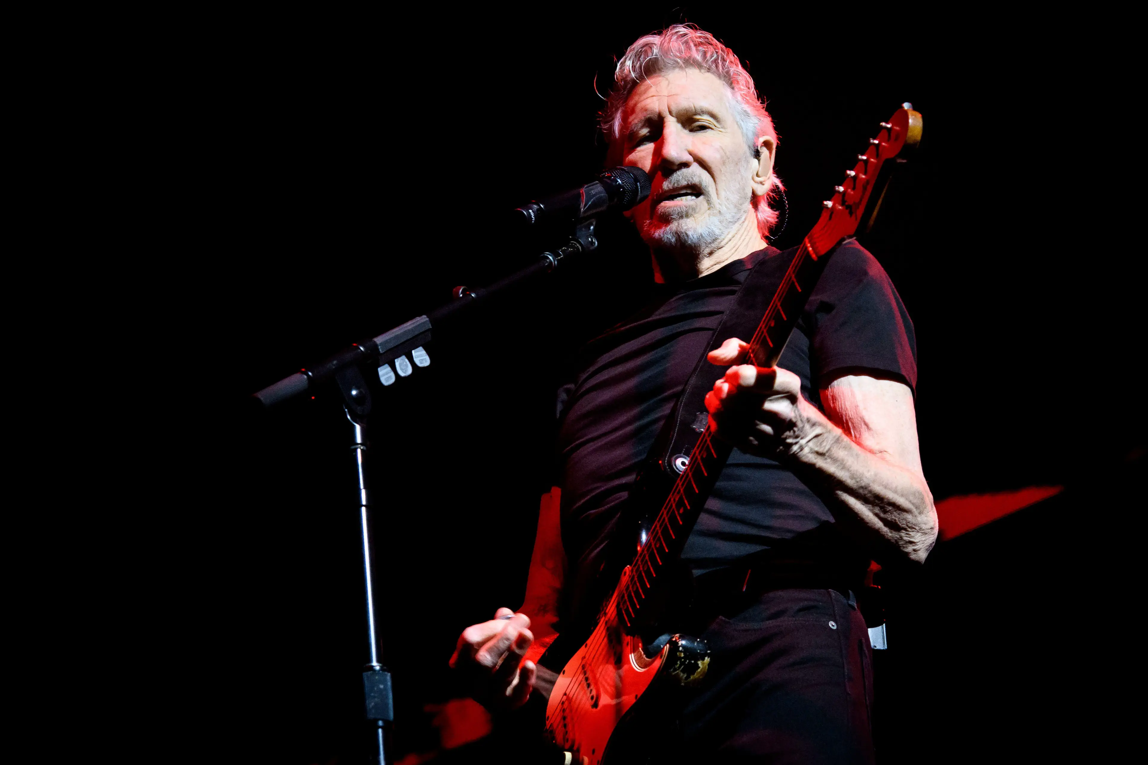 Roger Waters has called out newspapers in Toronto for not sending anyone to review his shows.