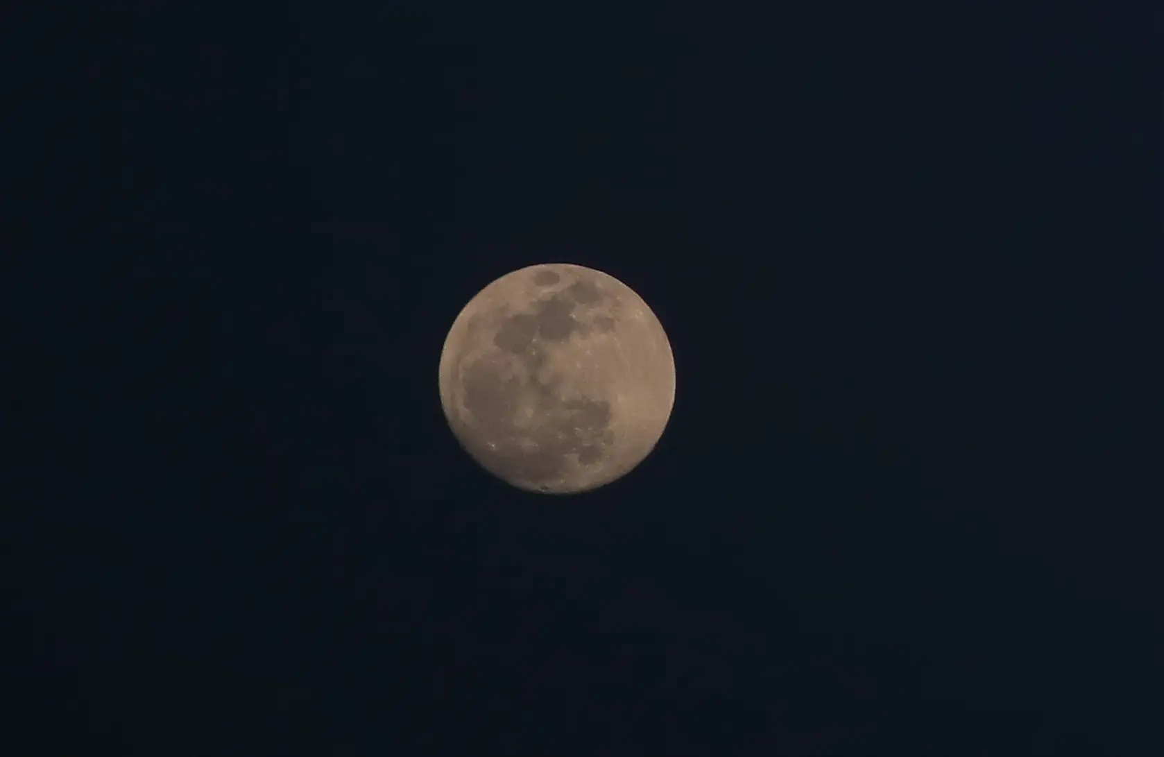The super blue moon will be visible for three days. (Ahmed Mosaad/NurPhoto via Getty Images)