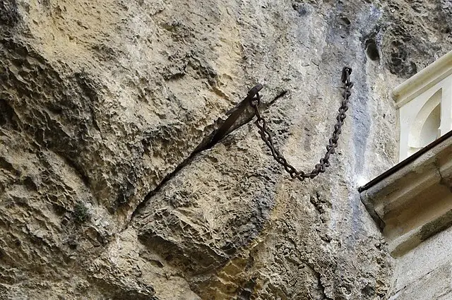 According to legend, he threw the sword after he failed to break it (Traumrune/Wikimedia Commons)