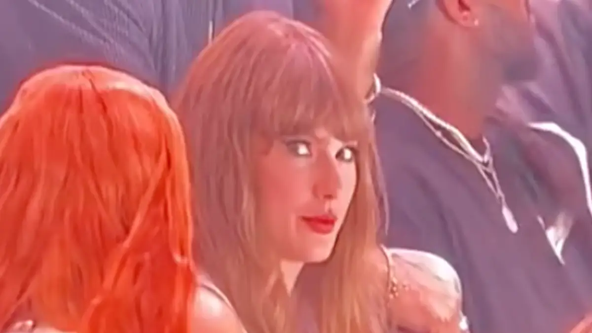 The expert claims Swift felt 'embarrassed' (SamuelBrownRBT/Twitter)